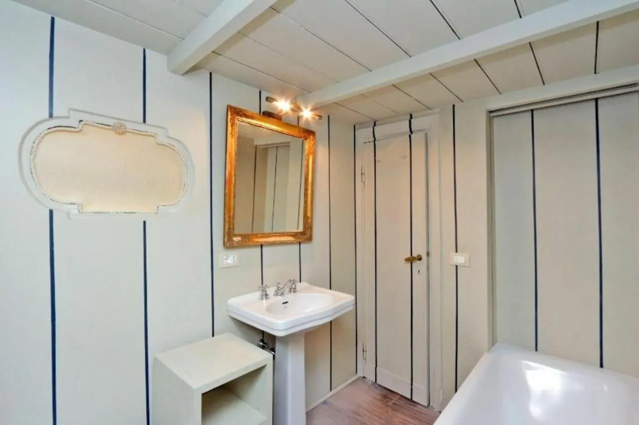 Studio Apt In Rome City Centre Via Gregoriana By Halldis