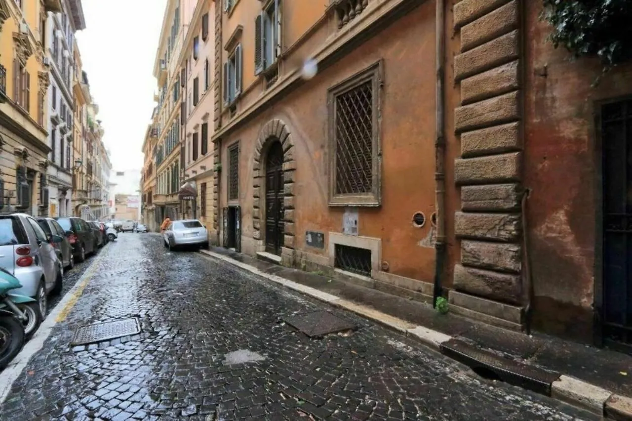 Studio Apt In Rome City Centre Via Gregoriana By Halldis