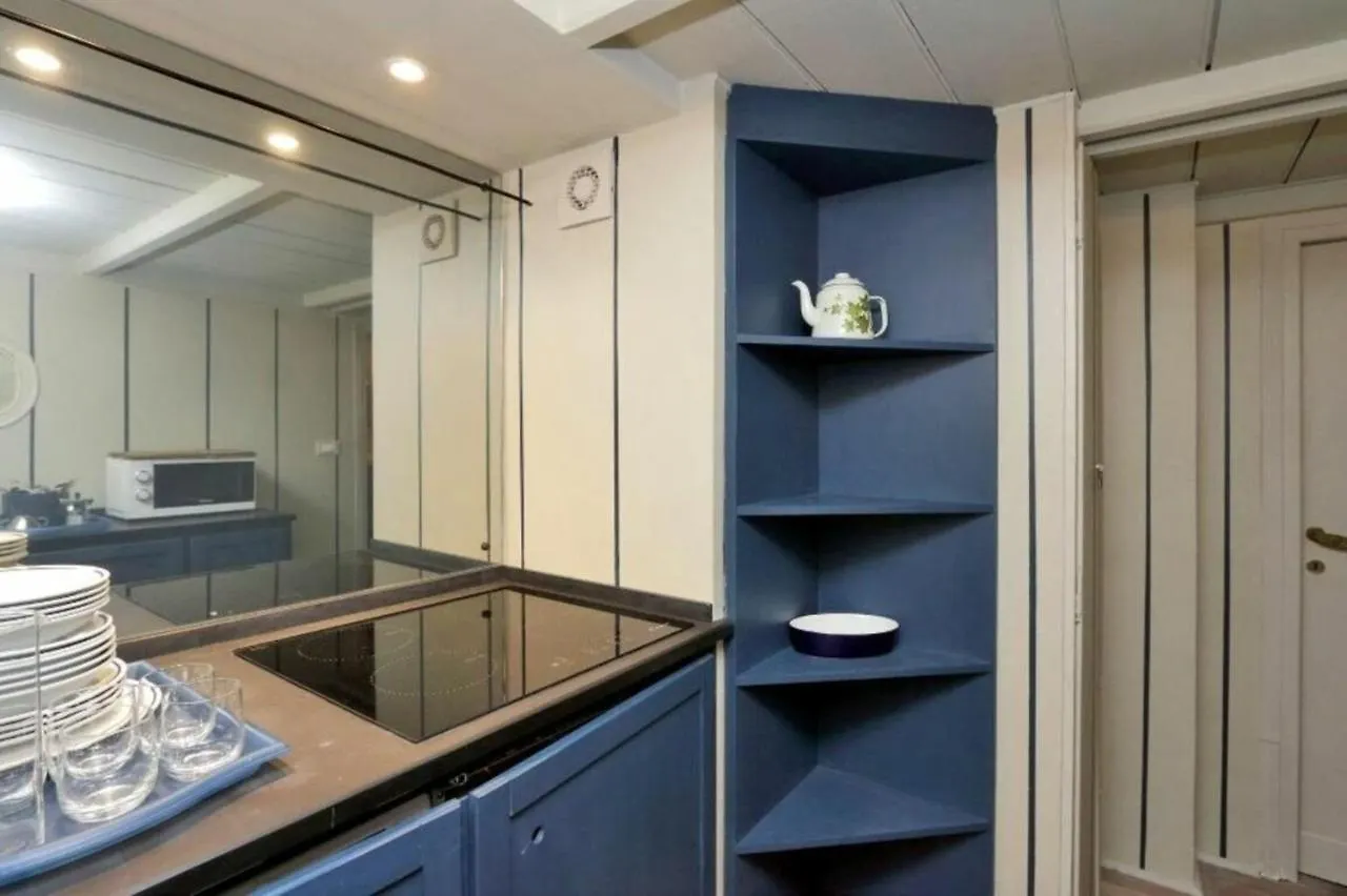 Studio Apt In Rome City Centre Via Gregoriana By Halldis Italy